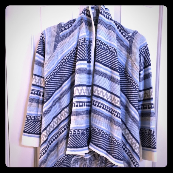 Girls size 10-12 sweater by Almost Famous too - Picture 1 of 4